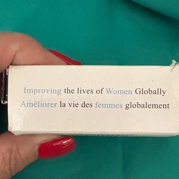 Avon Empowerment Circle of Support Necklace Against Domestic Violence SAQ 2011 - Picture 8 of 9